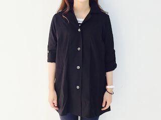 シャツ羽織り　留めた[1].jpg