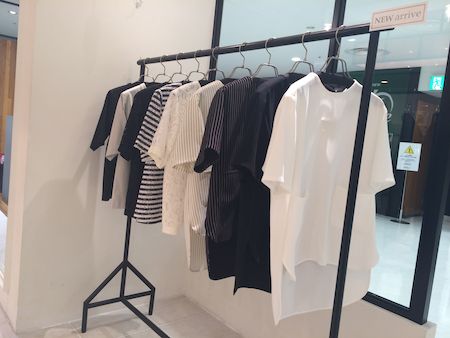 5.8 店頭　ijiitTシャツ.jpg