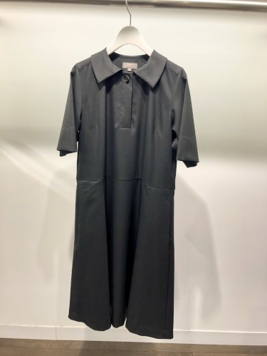 シワにもなりにくいのでMARGARET HOWELL 2020 FINE WOOL POPLIN - ひざ ...