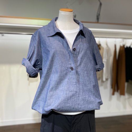 MHL.／DRY COTTON CHAMBRAY コットンプルオーバーシャツ