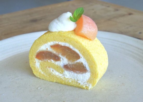桃のロールケーキ[1].jpg